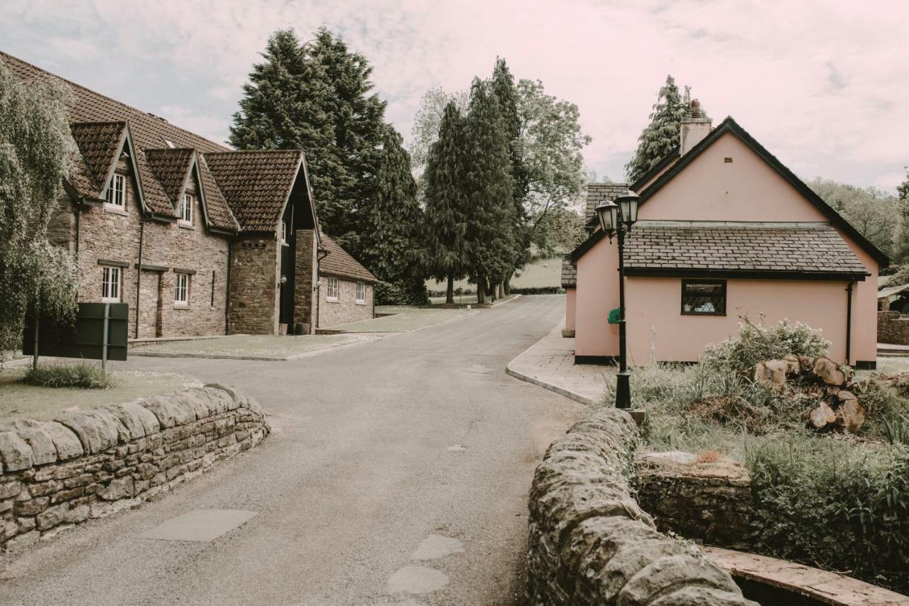 Cwrt Bleddyn Hotel & Spa Usk Kültér fotó